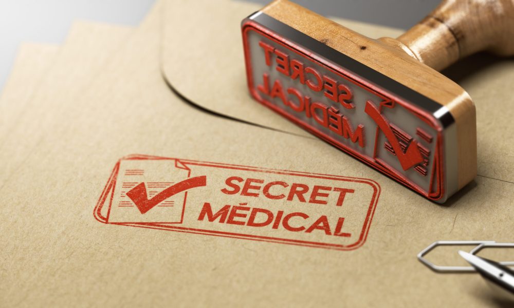 Secret médical, sécurité des dossiers médicaux des patients. Tampon encreur sur papier kraft